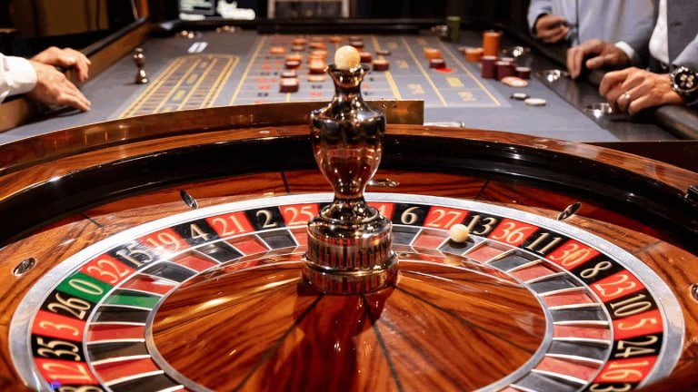 Giao diện casino trực tuyến gai16 với baccarat và blackjack trên điện thoại